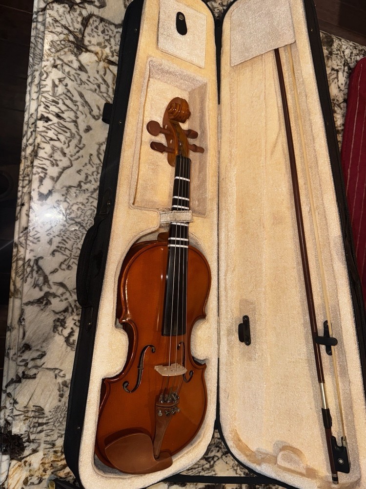 Full Size 4/4 Student Violin with Bow, Case & Shoulder Rest
