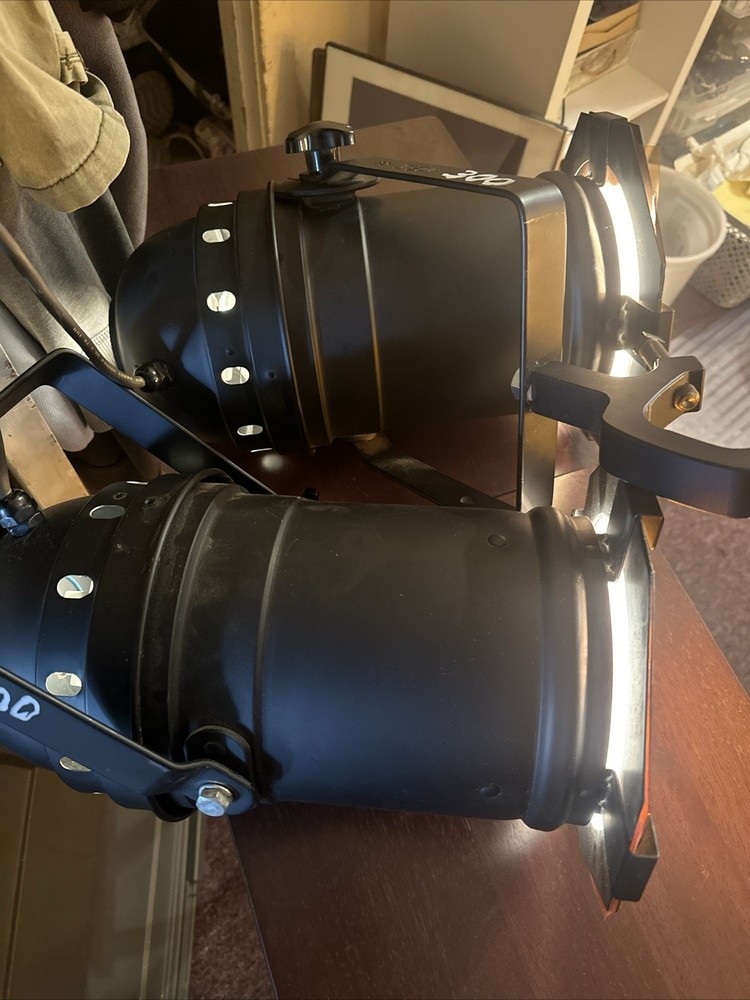 Two Tie 300 Watts Projector Lights