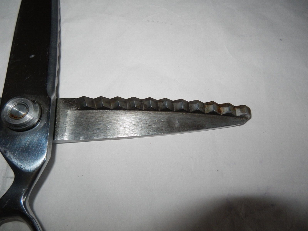 Vintage PENNYS Pinking Shears/Scissors - Marked #6