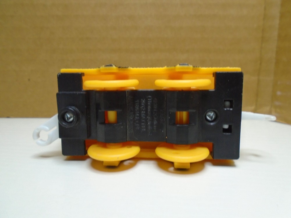 2012 THOMAS TRAIN PLASTIC YELLOW BARREL BOXCAR (TH16)