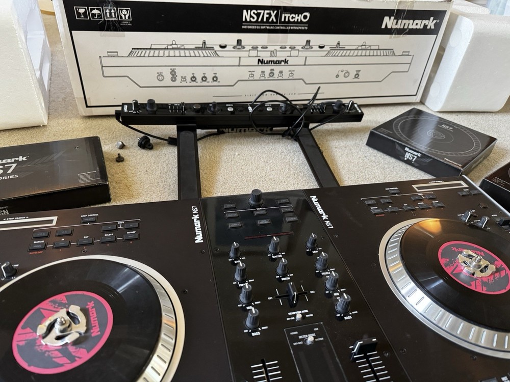 Numark NS7FX Digital DJ Controller