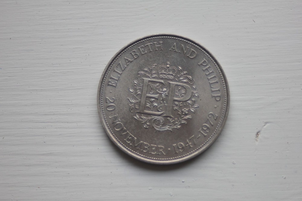 Queen Elizabeth commemorative crowns plus others