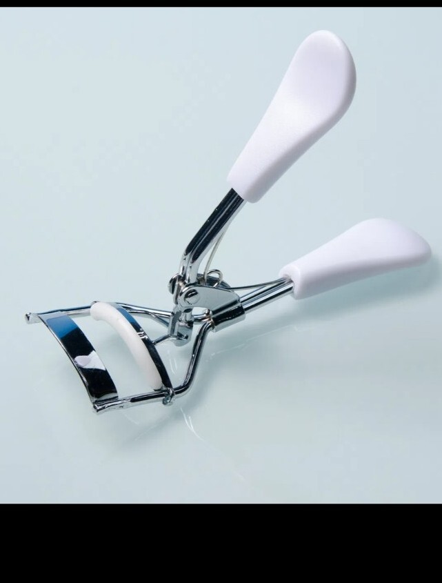 The Eyelash Curler