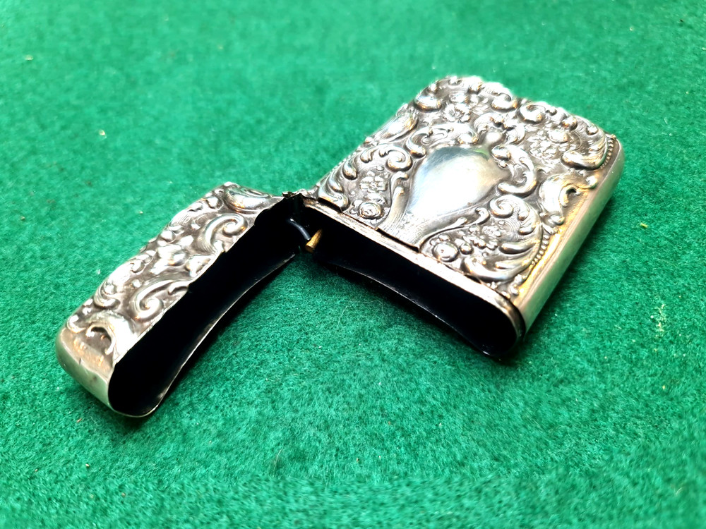 ATTRACTIVE SOLID SILVER VICTORIAN CARD CASE WITH EMBOSSED DECORATION