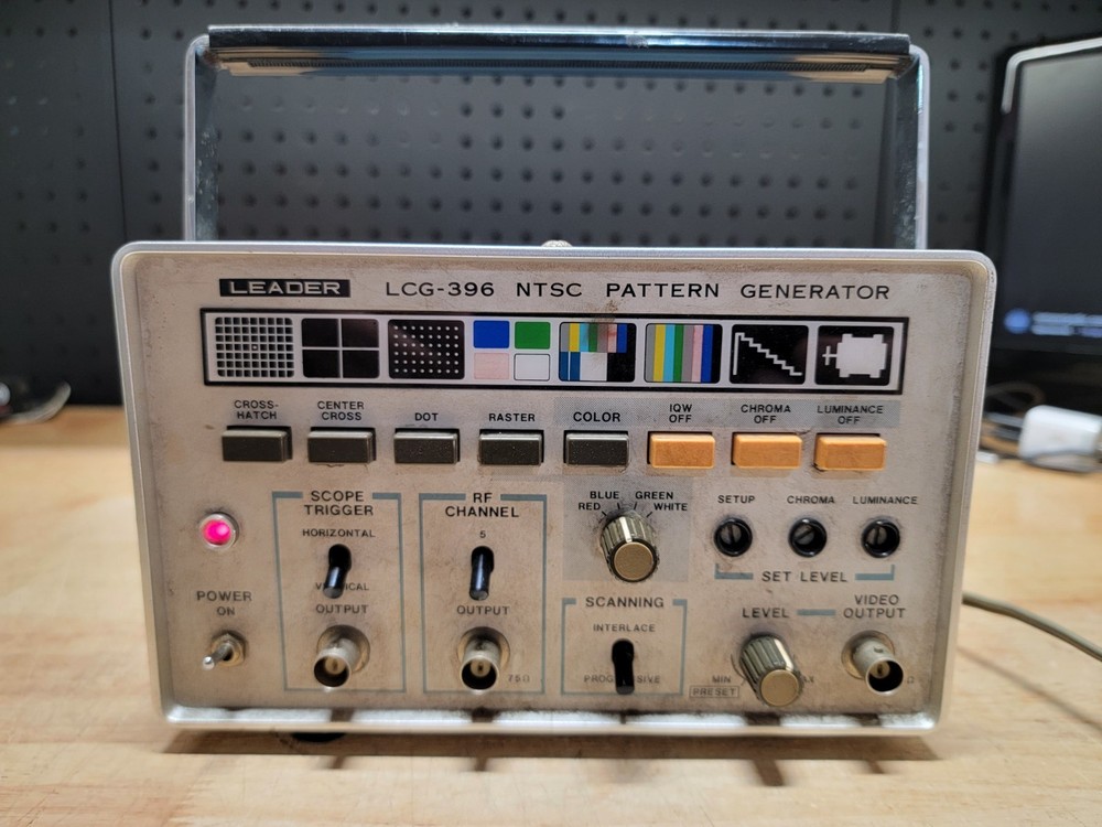 Leader Model LCG-396 NTSC Pattern Generator POWERS ON! *READ BELOW*