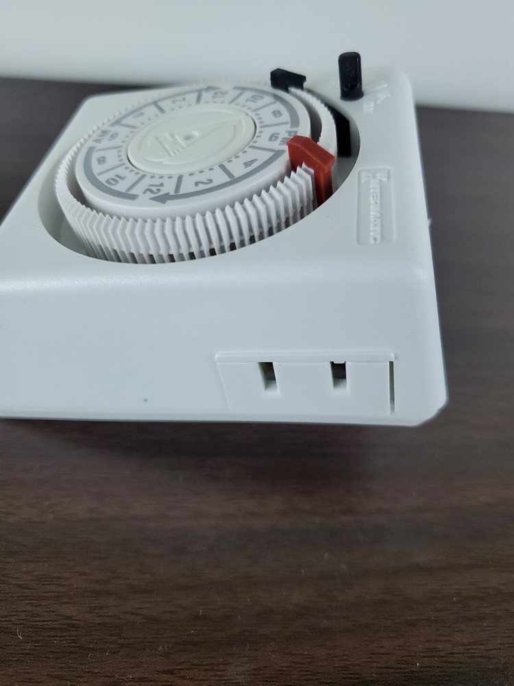 Intermatic 24 Hour Lamp & Appliance Timer 1 On/Off Setting SB111