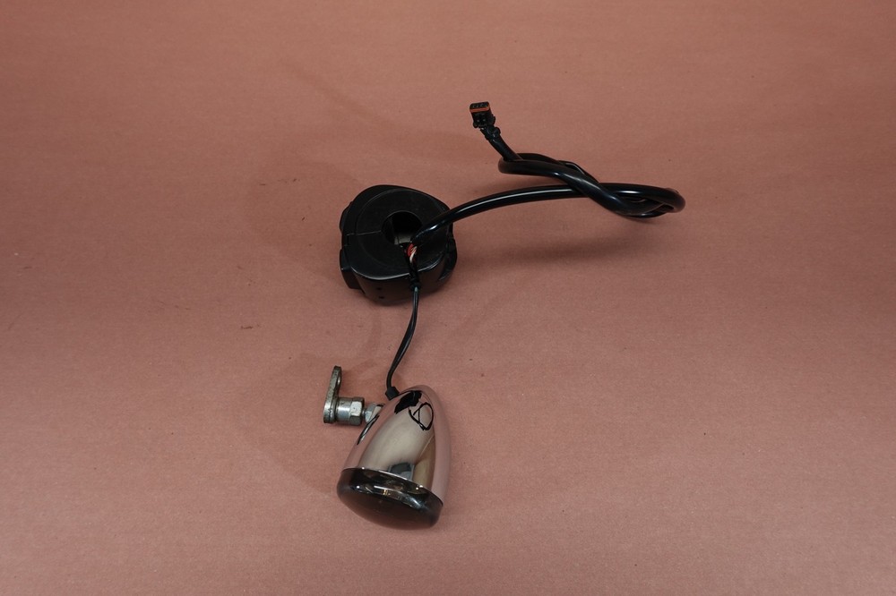 2009-2011 Harley Davidson Rocker C FXCWC Left Control Switch Blinker