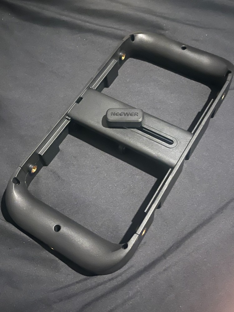NEEWER A104 Universal Phone Cage