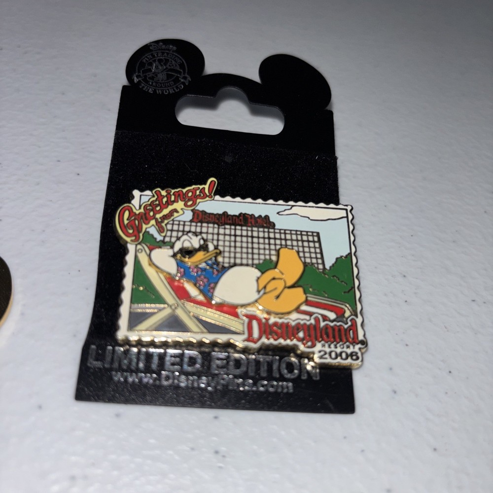 Disney Pins (2) Donald Duck
