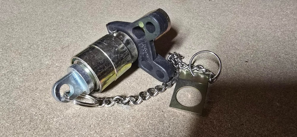 DENEL VEHICLE SYSTEMS QUICK DISCONNECT PLUG 010352 4730-01-547-3669