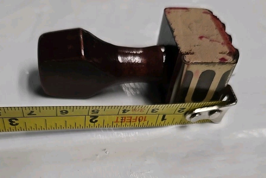 Vintage Rubber Stamp Wood Handle "E" Or "U"