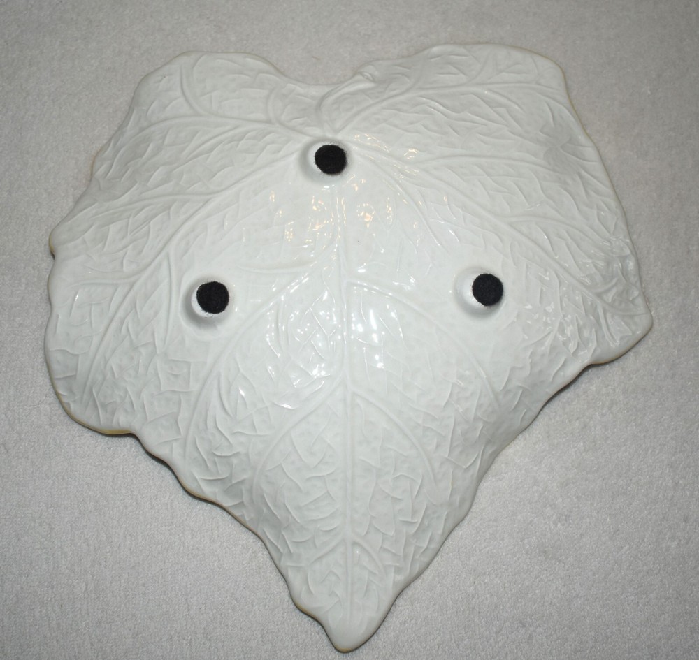 VINTAGE A SPECIAL PLACE CERAMIC LEAF DISHES (2)