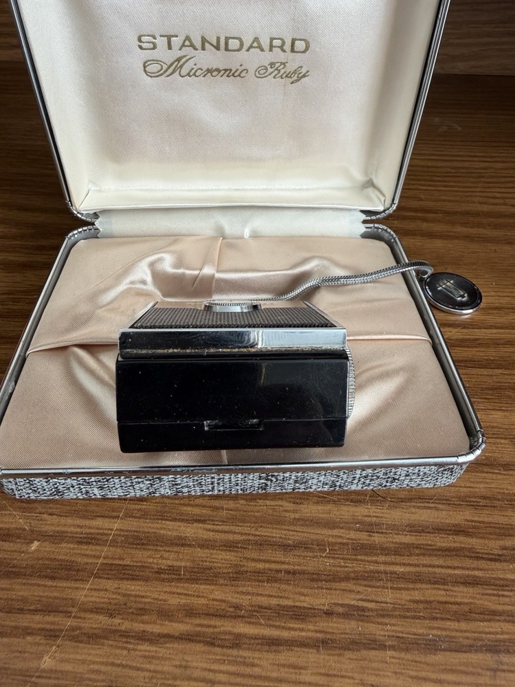Vintage Standard Micronic Ruby SR-H437 8 Transistor Micro AM Radio, Untested.