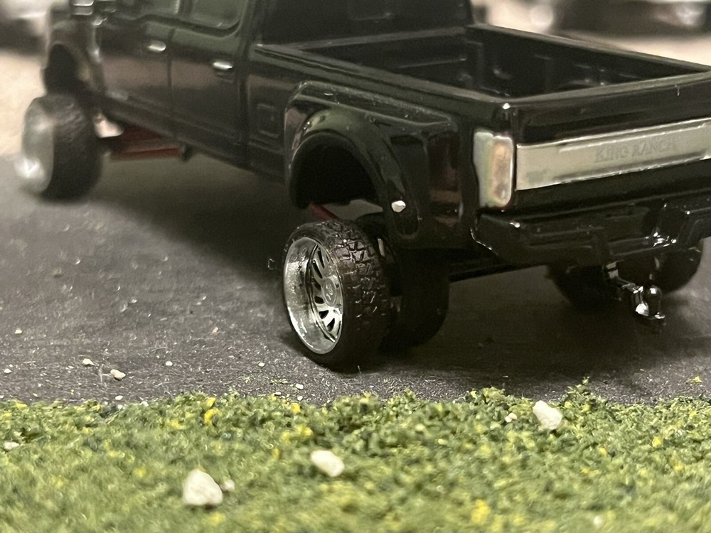 1/64 26” Dually Wheels V10