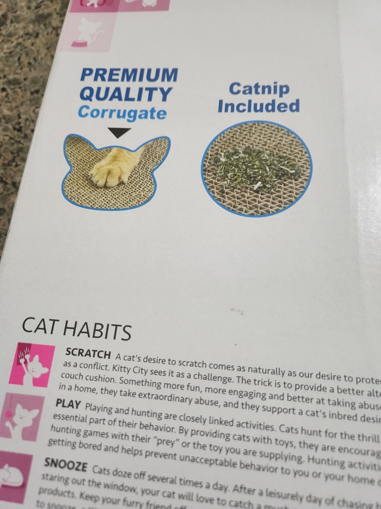 kitty scratching heart shape house