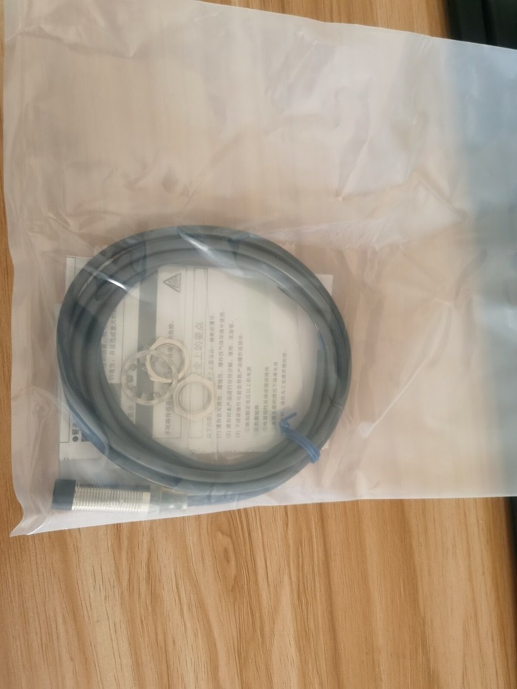 NEW OMRON E2B-M12KN08-WP-B1 PROXIMITY SENSOR