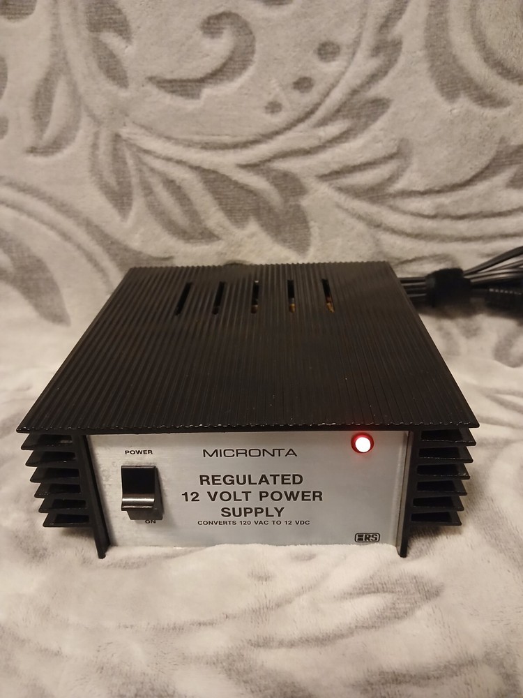 Micronta Regulated 12 Volt Power Supply #22-124 13.8VDC-2.5A Tested