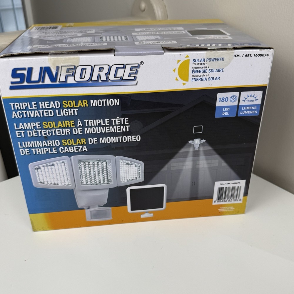 Sunforce Solar Panel Triple Head Motion Activated Security Light 1500 lumens NEW