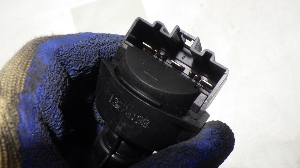 17 FORD TAURUS Ignition W/Key