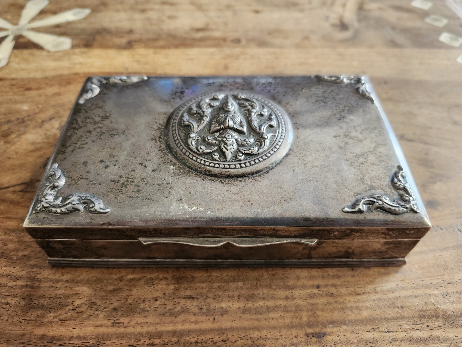 Vintage Sterling Silver Repousse Deity Box Thainakon Thailand Burl Lined 418g