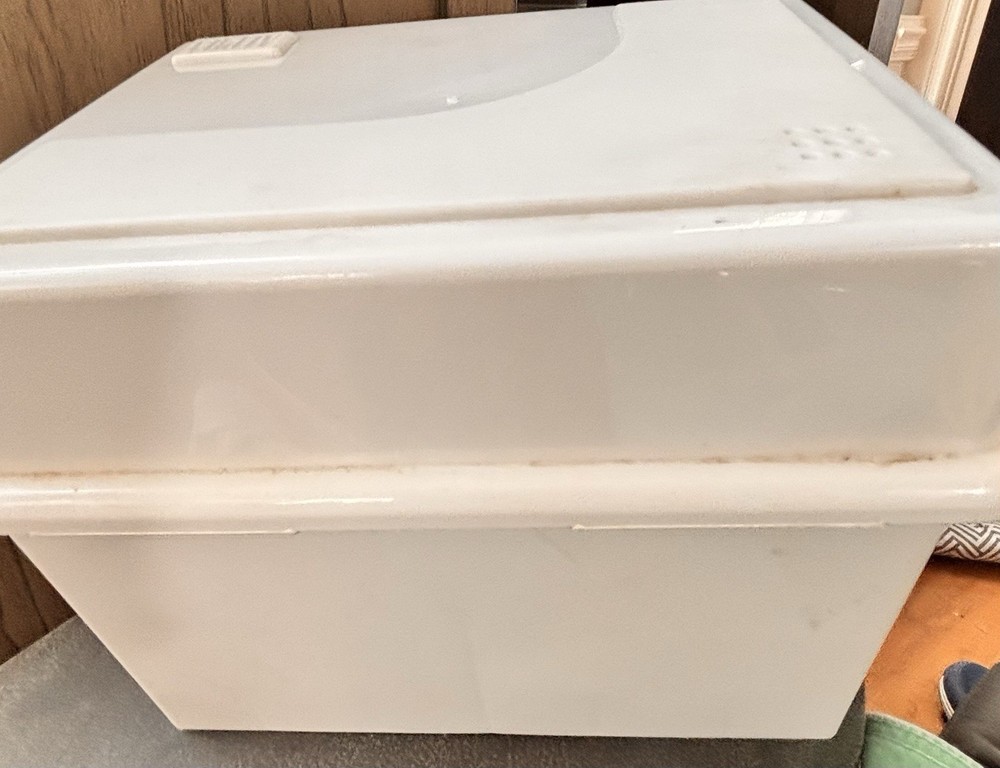 Alpha 3.5" Floppy Disk/Diskette/Zip Drive, Storage Box, White, Plastic, Preowned