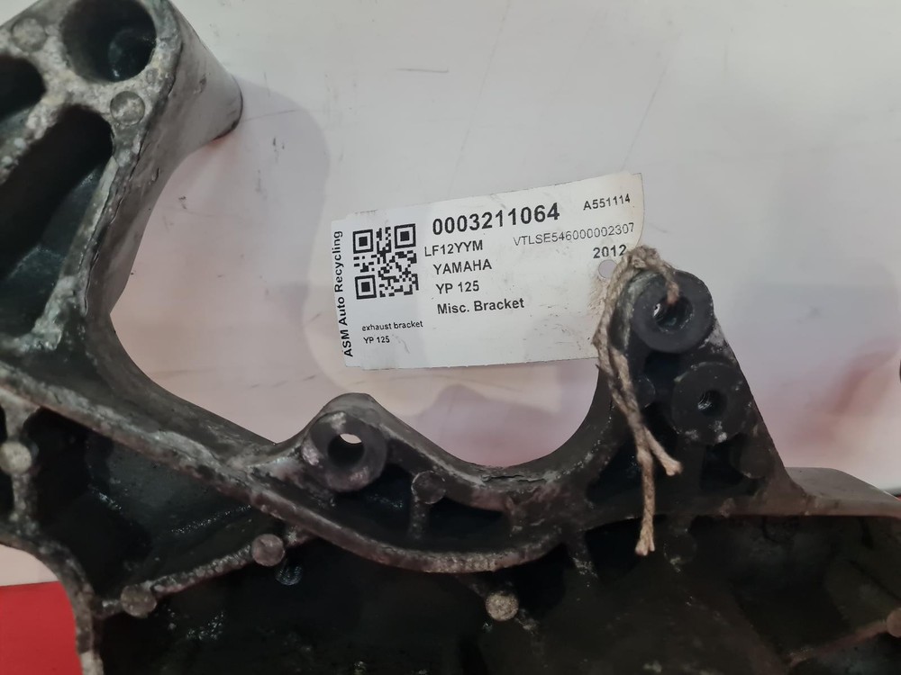 2012 YAMAHA YP 125 EXHAUST BRACKET