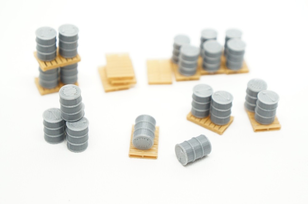 HO Scale Pallets & Drums - 20 Silver Drums & 12 Pallettes - Loading Dock