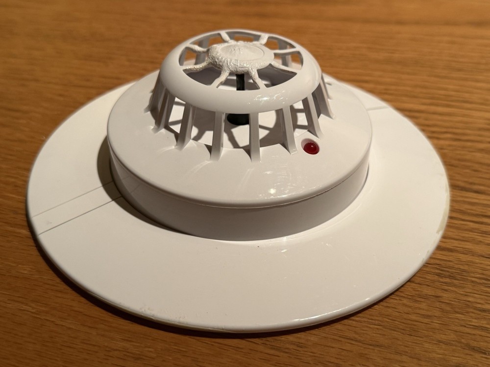 SUMMIT HEAT DETECTOR ADJUSTABLE RESPONSE SIH-200 WITH BASE