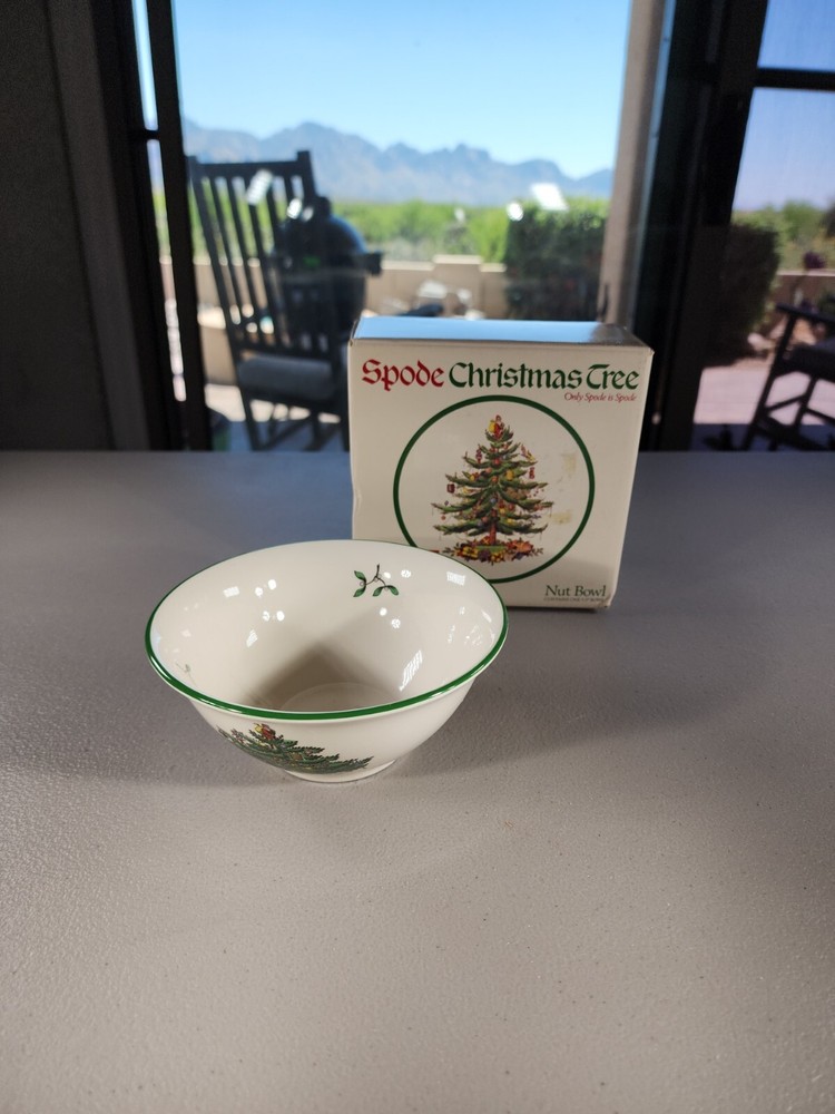 Spode Christmas Tree 5.5" Nut Bowl with Box S3324