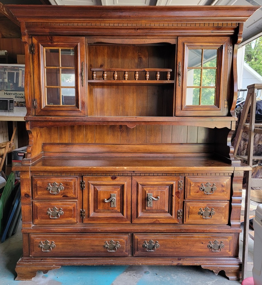 Buffet Hutch