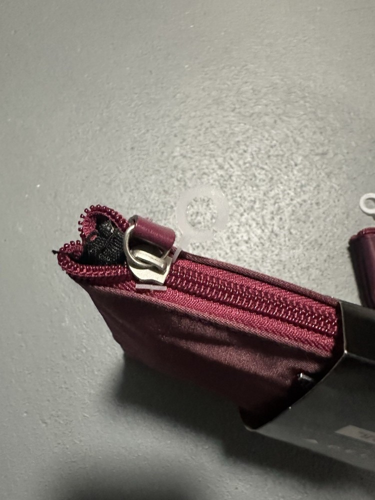 Delta One Premium Select - 2 Amenity Kits TUMI Maroon