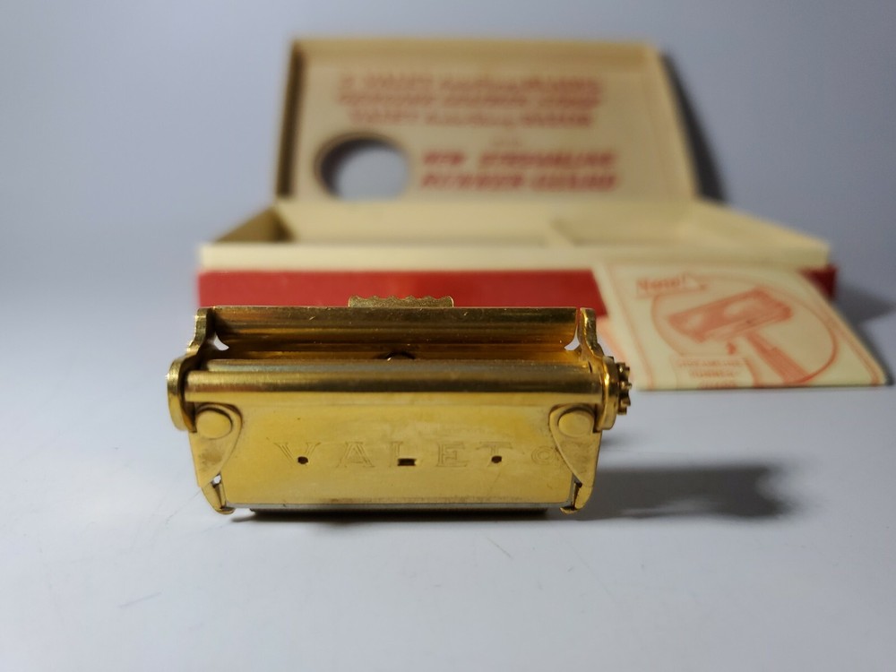 VINTAGE VALET AUTOSTROP RAZOR WITH ORIGINAL BOX