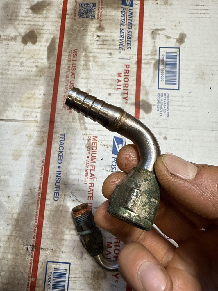 Volvo Penta engine oil system connectors