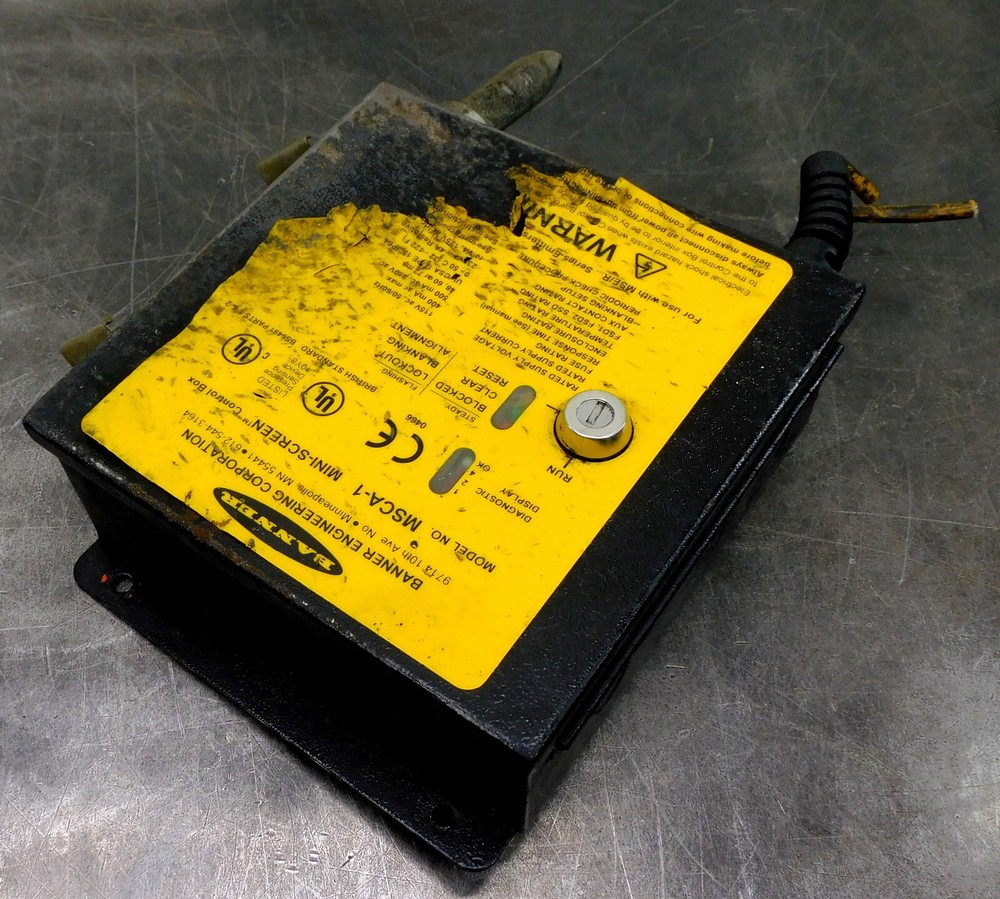 Banner Engineering - MSCA-1 Mini Screen Safety Control Enclosure 400mA 115V AC