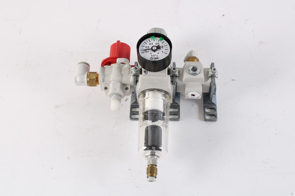 SMC AW20-02C-B Filter Regulator W/ Gauge