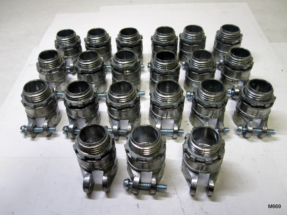 21-QTY 1/2" Squeeze Connector Fitting (2 Missing Bolts)