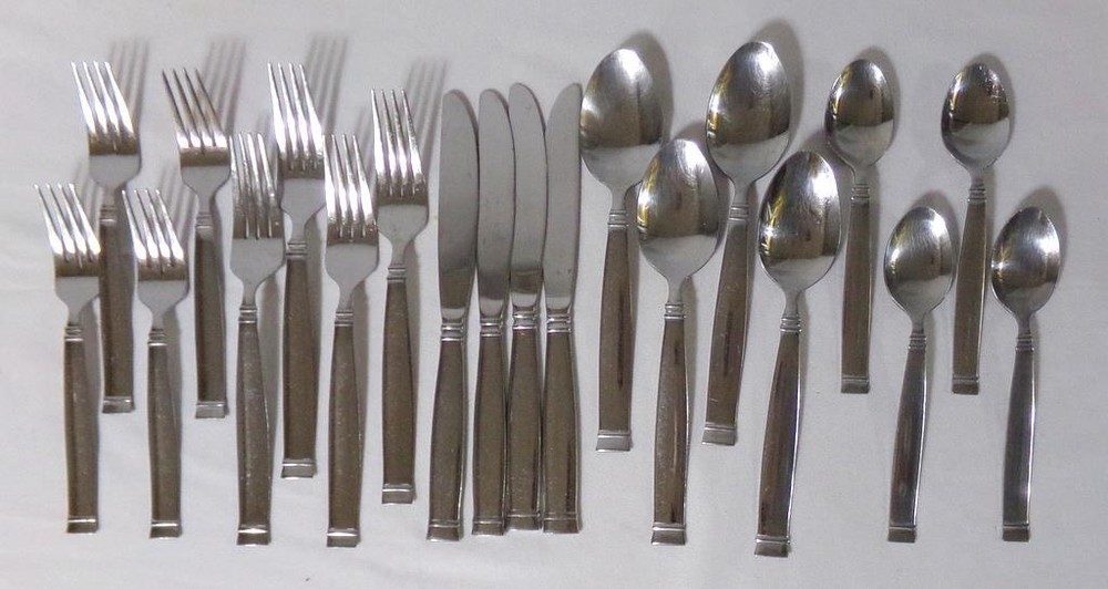 Pfaltzgraff PFF 27 Glossy Flatware Service for 4 20 Pieces