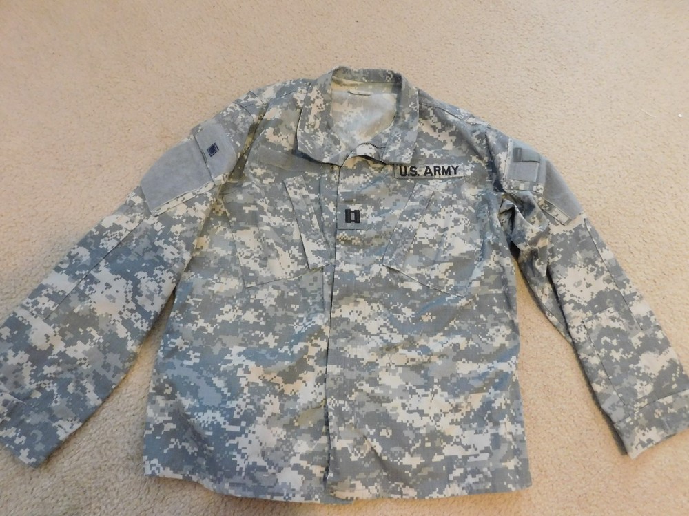 US ARMY ACU TOP COAT SIZE MEDIUM-REGULAR