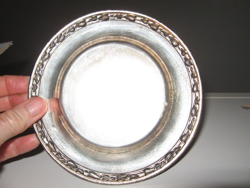 Oneida Silversmiths Small Plate Leaf Pattern Border 5 1/2" Diameter VGC