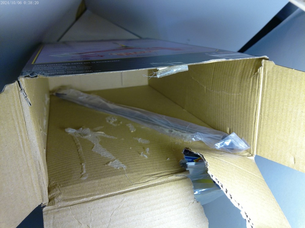 Estes 1491 Taser Flying Model Rocket Launch Set - BOX DAMAGE