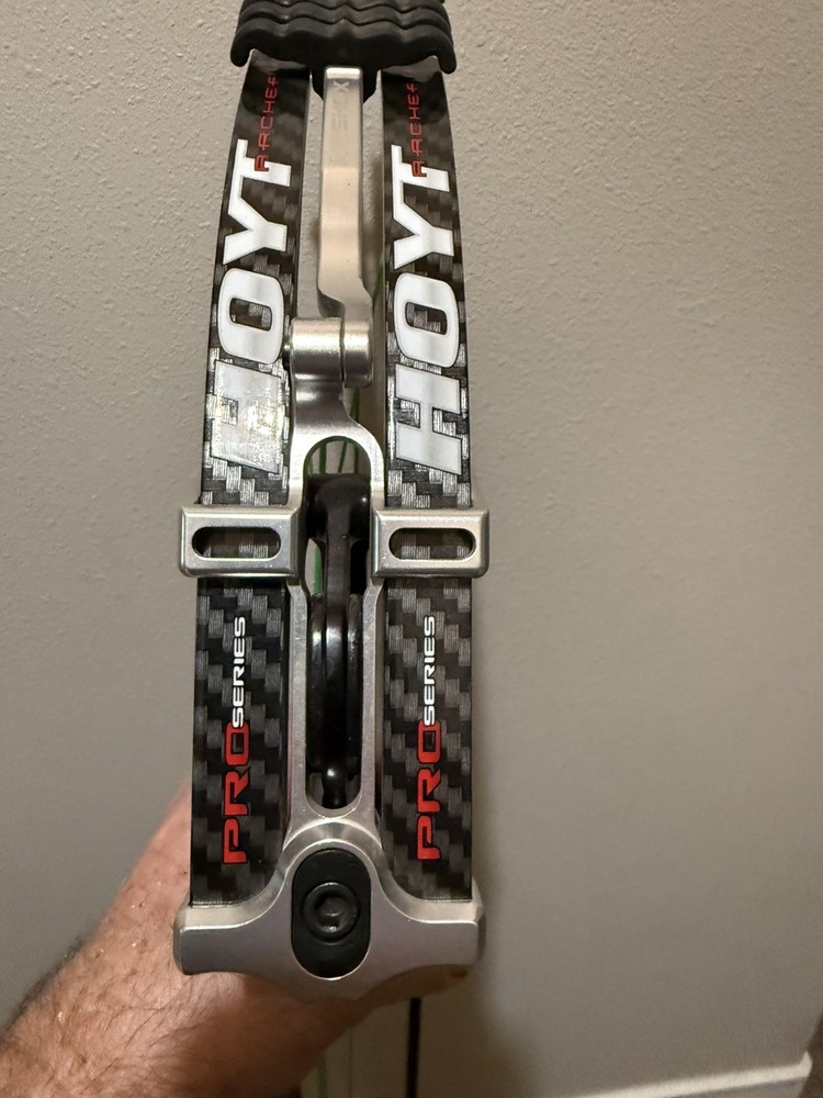 Hoyt Pro Comp Elite XL black Right Hand Compound target bow.