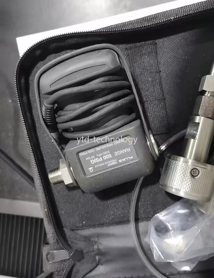 FLUKE 7526A multifunctional calibrator/