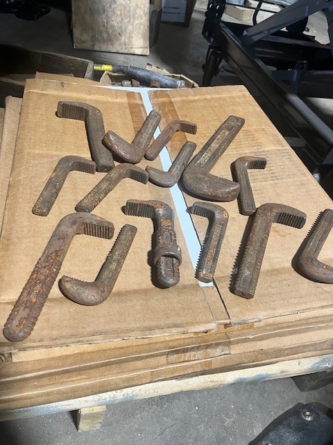 Pipe wrench jaws, used, box of different sizes