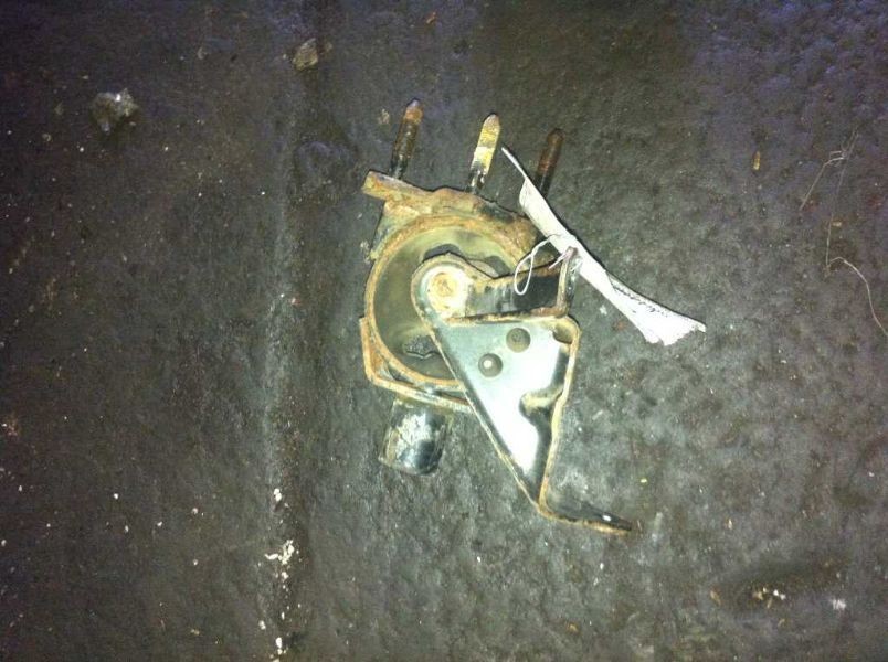 2000 VILLAGER TRANSMISSION MOUNT