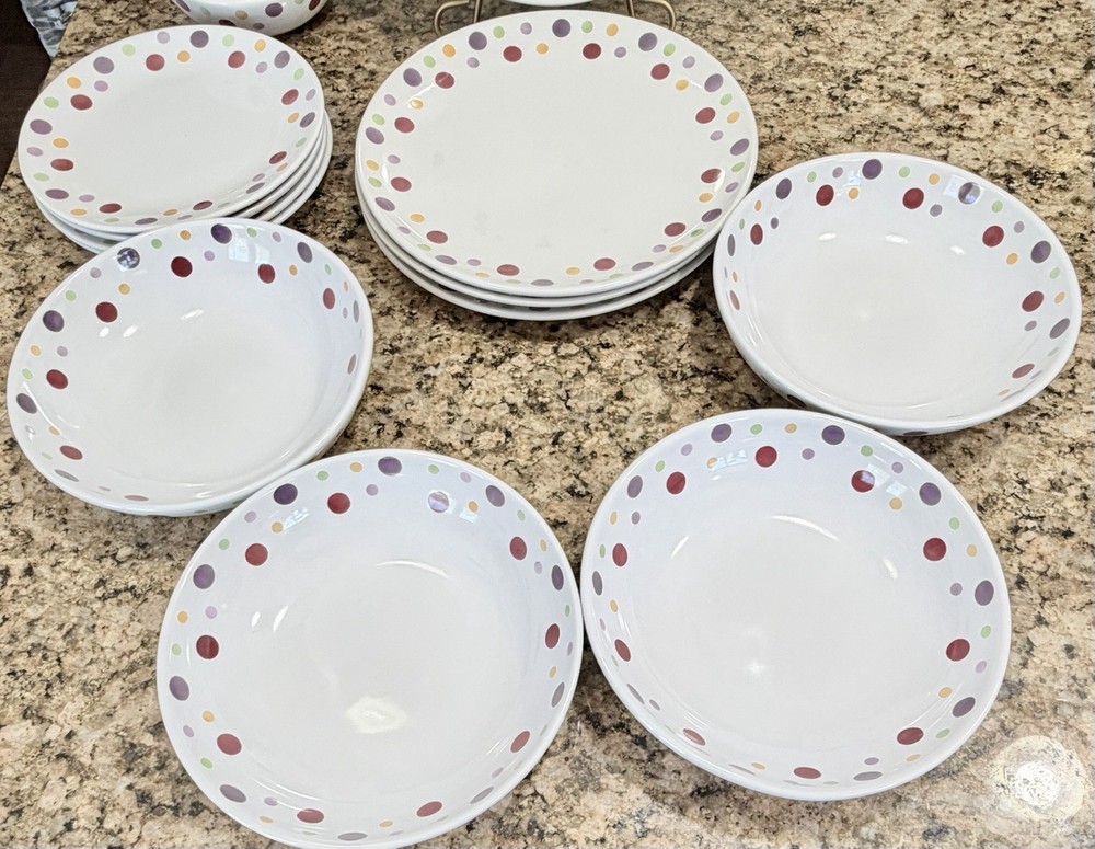 Pampered Chef Simple Additions Dots 16pc Dinnerware Set Service 4 UNUSED