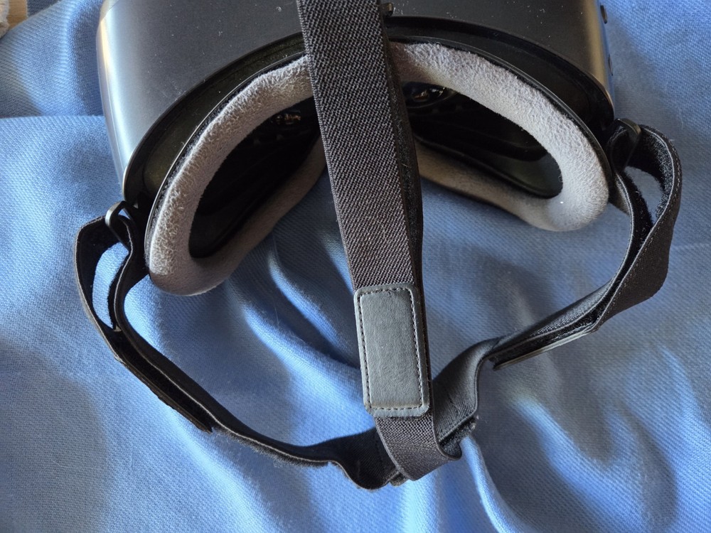 Samsung Gear VR SM-R325 Oculus with Controller