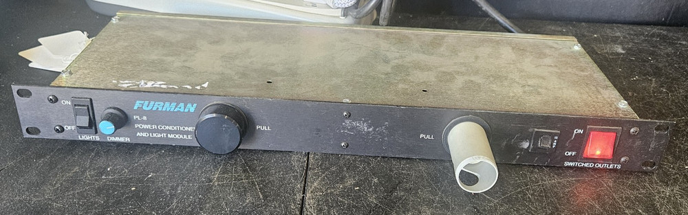 Furman PL-8  Power Conditioner and Light Module