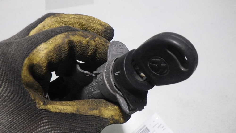 04 VOLKSWAGEN JETTA Ignition W/Key