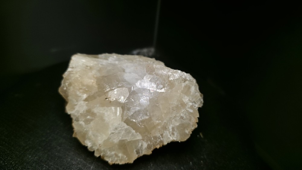 Phosphorescent UV Golden Yellow Specimen