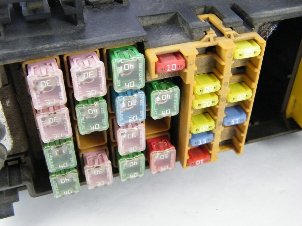 2005 DODGE DURANGO OEM ENGINE FUSE BOX